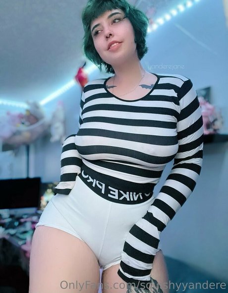 squishyyandere high quality star pic