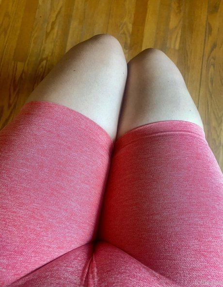 leastayspeachy naked actress image