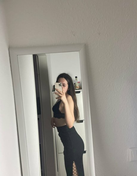 leyla free model picture