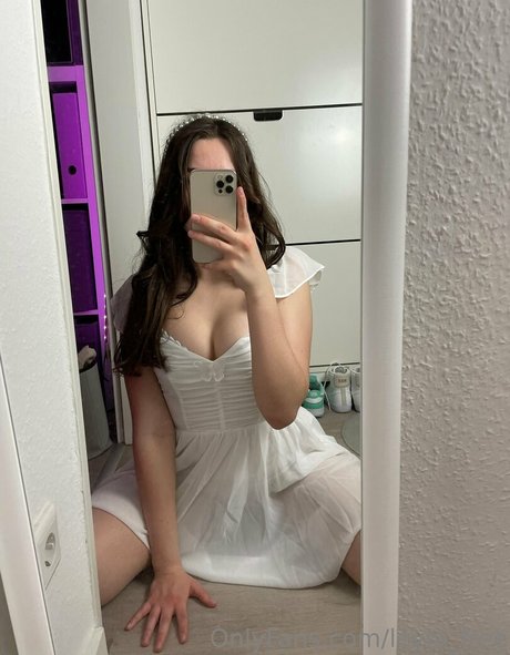 leyla free naked star pics