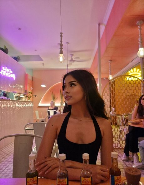 minaashfree model nude photo