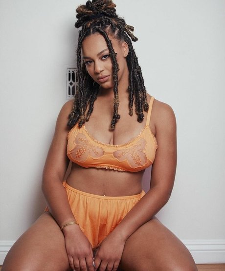 Nia Sioux pornstar top pictures