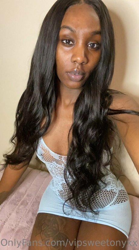 vipsweetonyxx model art gallery