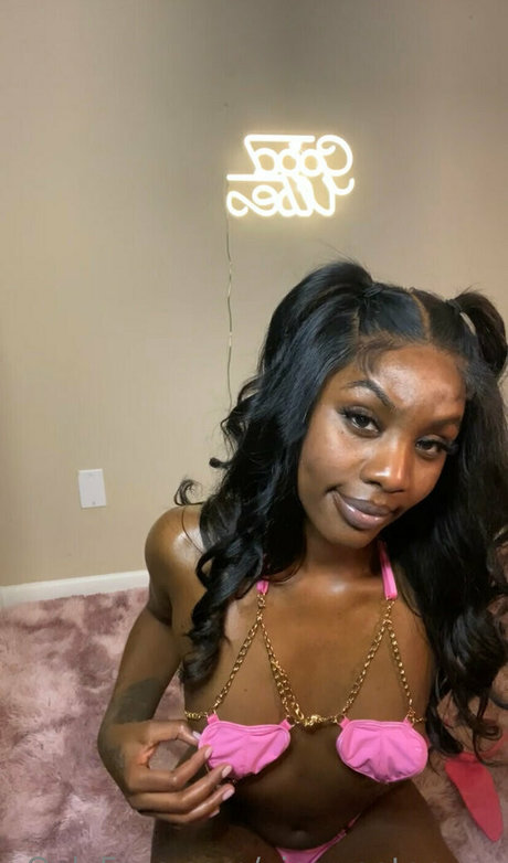 vipsweetonyxx pornstar img