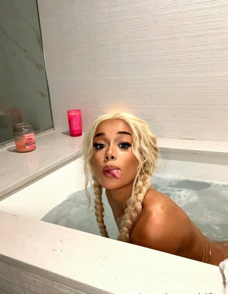 xxxshapeshifter model perfect pictures