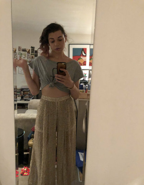 chippiechipsbimbo erotic star photo