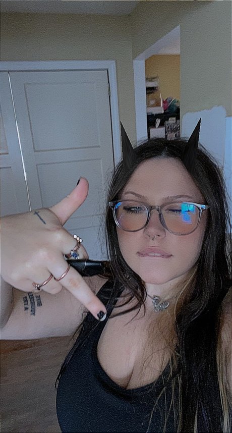 Lynzie top actress picture