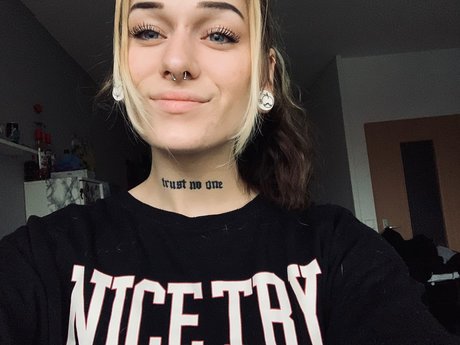 Saskia Roth star exclusive images