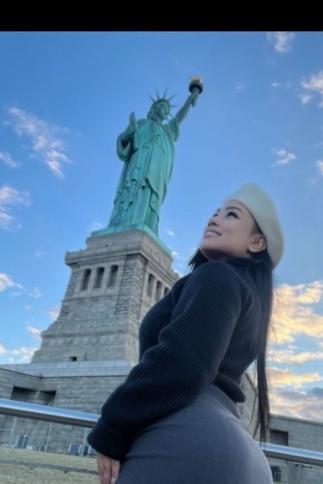 SaraWilson erotic actress photos