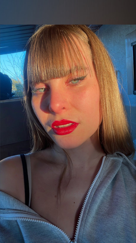 Sara Trisant_ pornstar xxx image