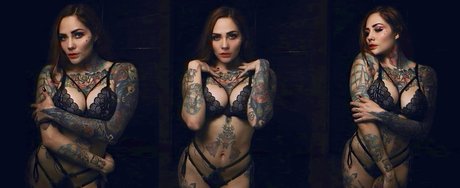 Sarahinkzed_ model hot picture