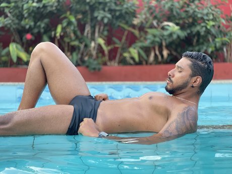 Sam USA nude model picture