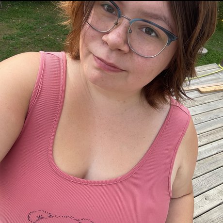 Samantha Swan high quality model image