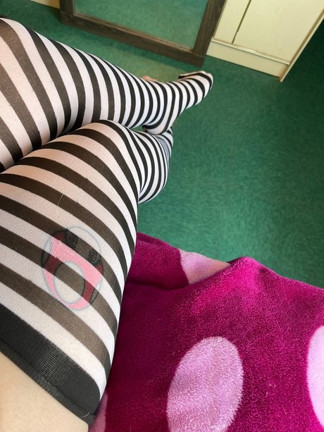 Samantha Swan art star photo