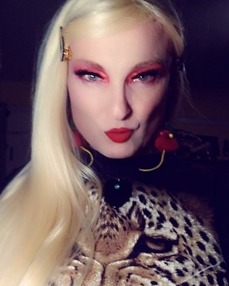 Dovima VanAussen pretty star picture