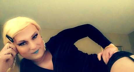 Dovima VanAussen star top pic