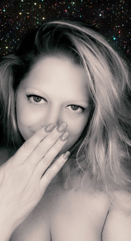 Saramarie1376 star hot img