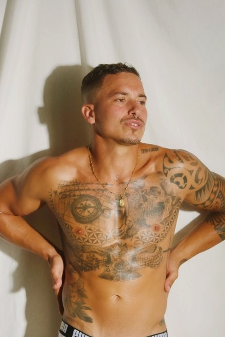 Saul Kamasutra hot model img