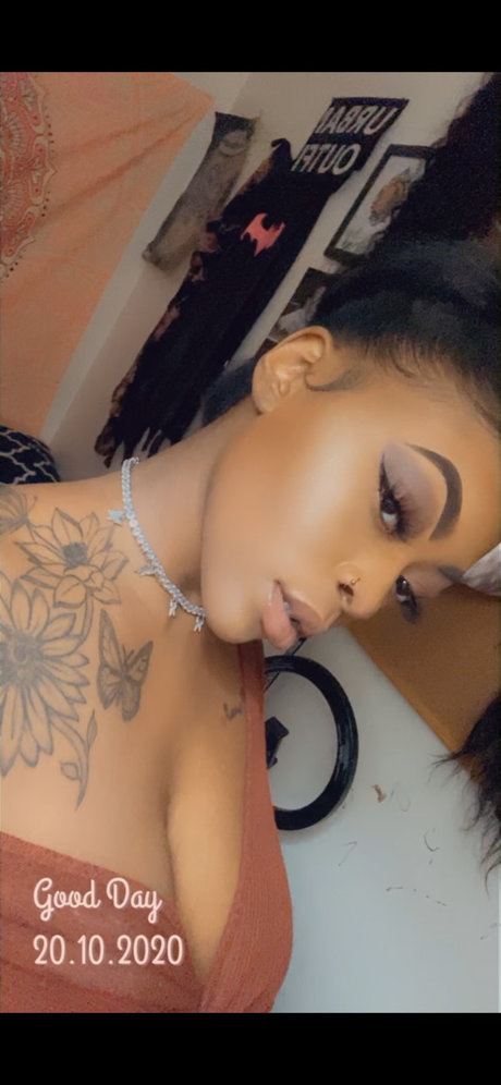 Queen Sauce erotic star photo