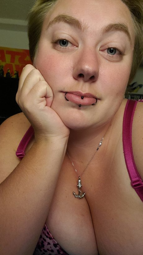 XoXo Loreli star high quality pics