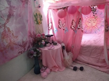 Harmony Campbell model high quality image