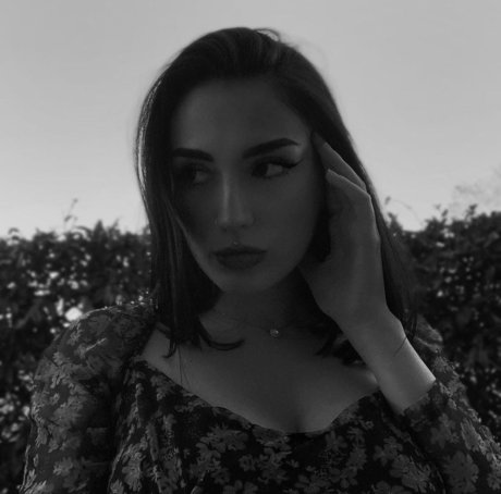 u140598978 art model pictures