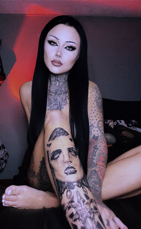 Maddy Mayhem sexy pornstar photos