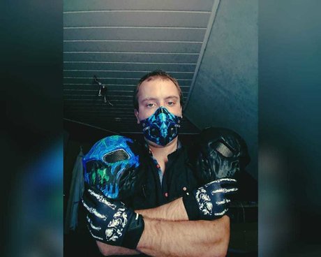 xRaZoR2792x pretty pornstar img