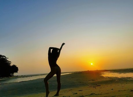 Miss M xxx model picture