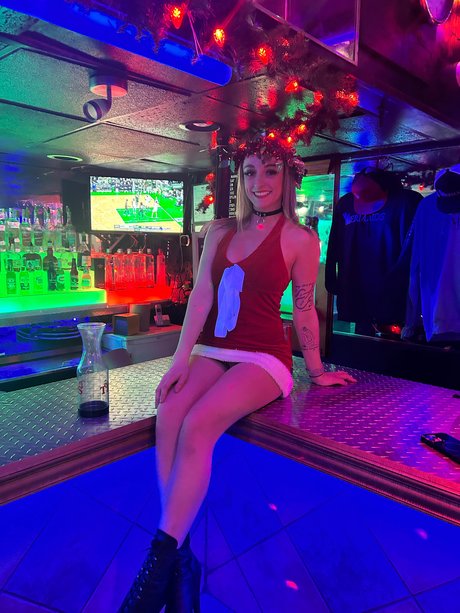 D E M I naked model gallery