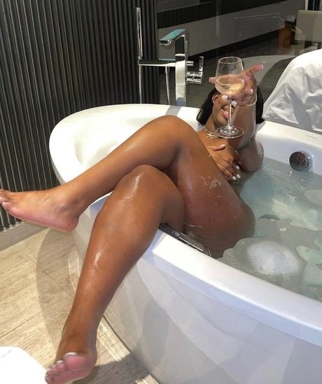 Strawberrykissez nice pornstar archive