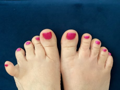 Toestie porn model pic