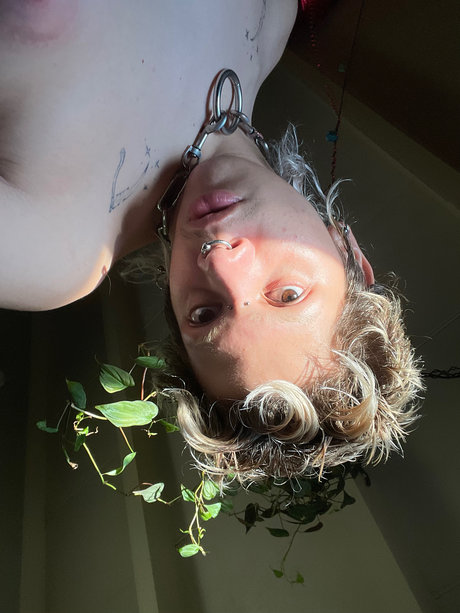 Themme model nudes photos