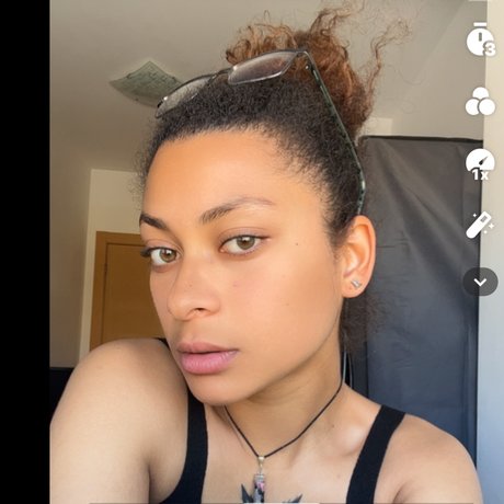 Thequeeny_ xxx star image