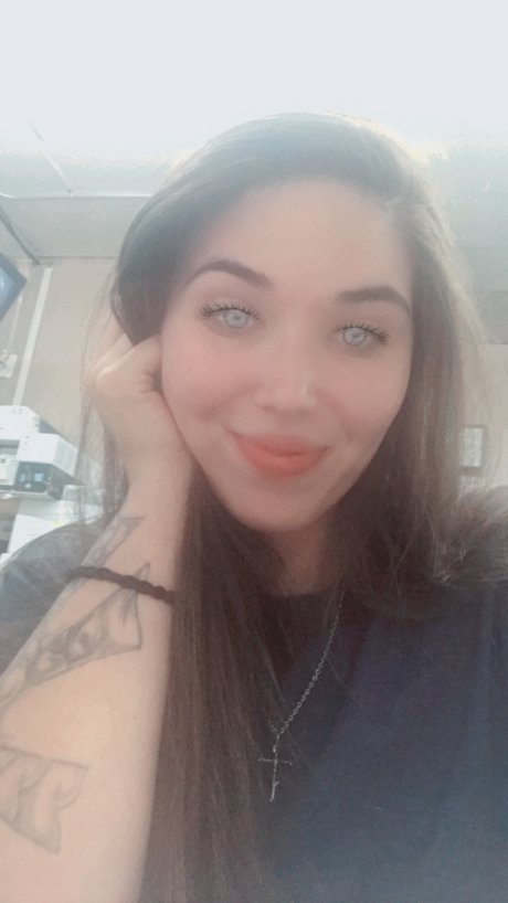 thicc wett thottie pretty model pic