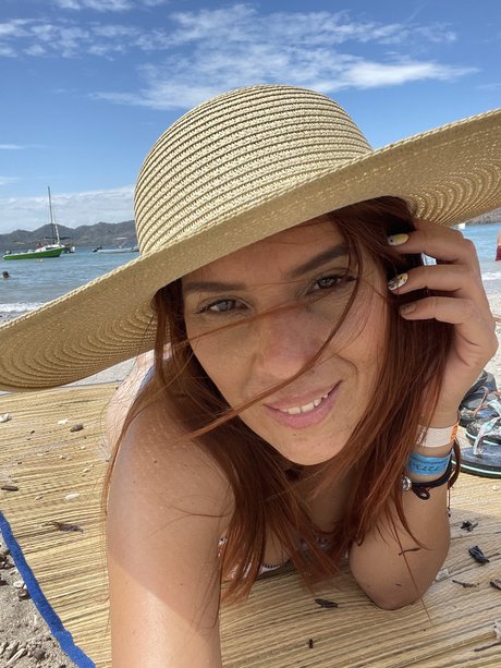 Elizabeth Molina naked star gallery