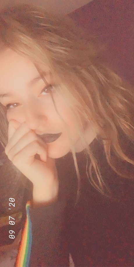 V the succubus model free pics