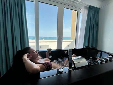 Nikivmz free actress photo