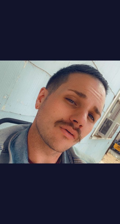 TRosky star nude images