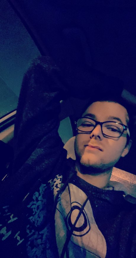 Tyler Thomas hd actress photo