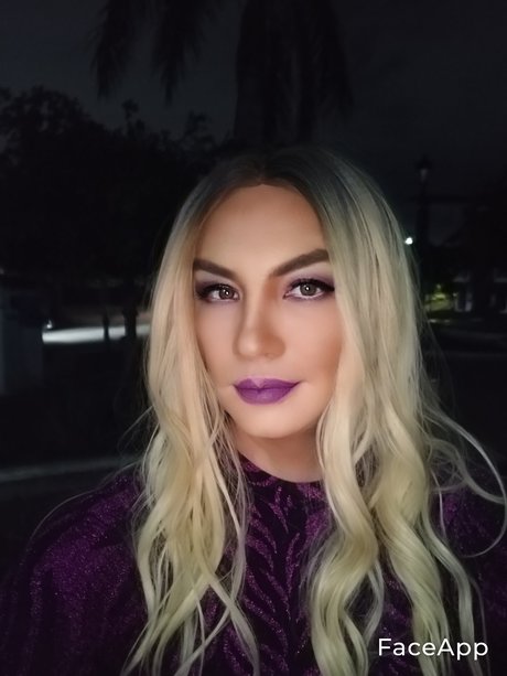 Ale Cassandra Maya model hot photo