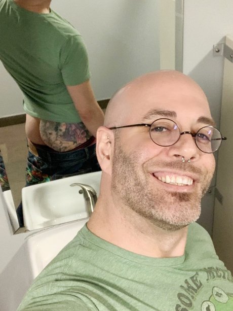 DemonFoxQ pornographic model pic