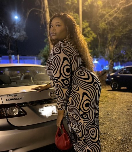 Honey Comb star adult image