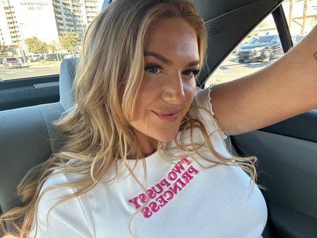 TWO PUSSY PRINCESS_ xxx actress img