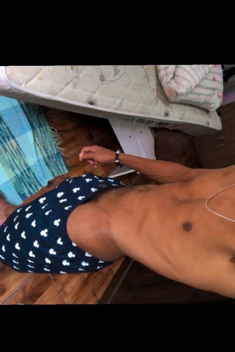 Dan oficial naked model photo