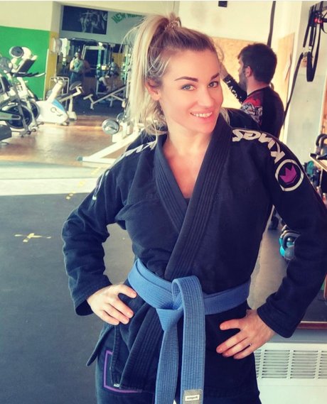 Pamela Queen pornstar pretty photos