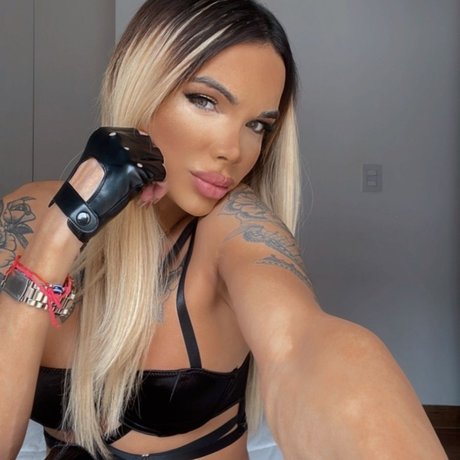 Florencia Kardashian_ erotic actress photo