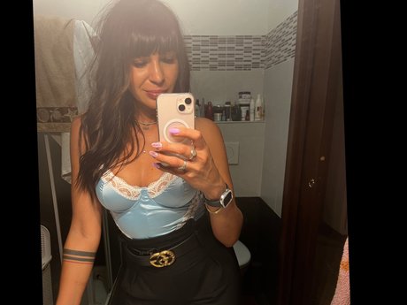 Niky88 model hot photos