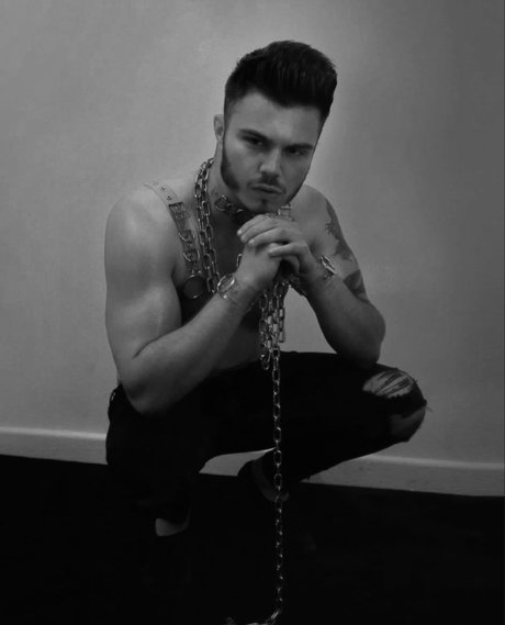 MSR model adult picture