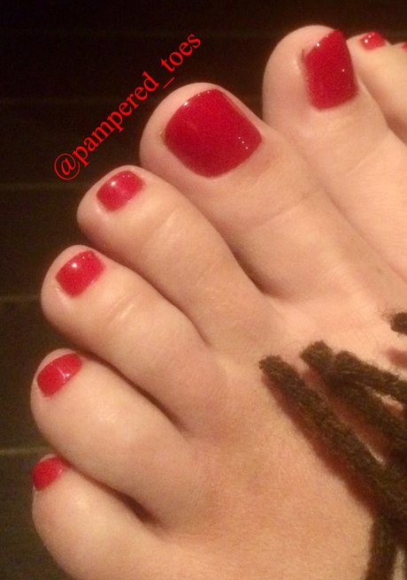 pampered toes sexy model pic
